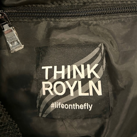 THINK ROYLN Wingman Bag: Pearl Silver-Large Crossbody Tote w/ Zippers & Pockets - Picture 3 of 7